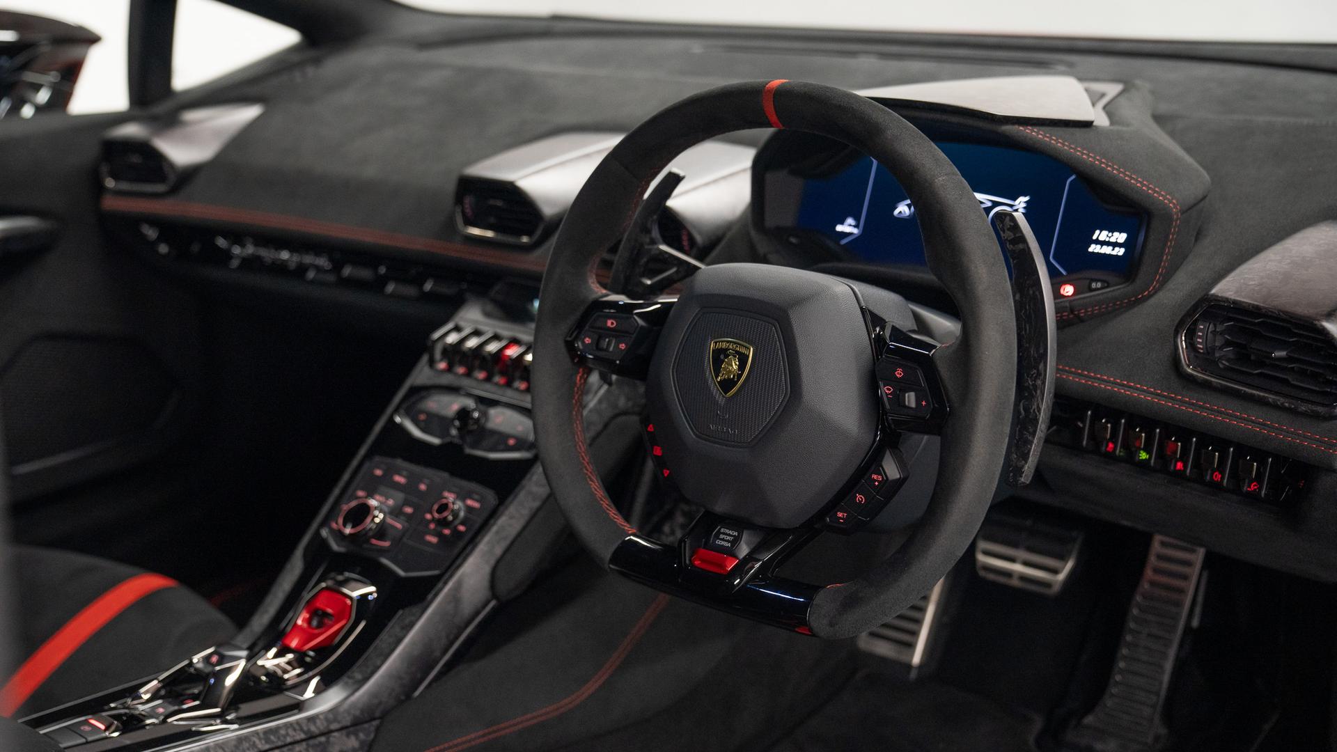 LAMBORGHINI Huracan Photo fe9edee9-0421-472a-9100-fadfa226d7f8.jpg