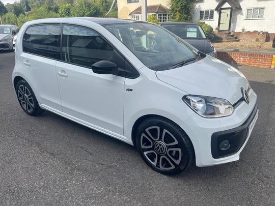 Volkswagen up! Photo fea26198-fe04-47f4-8b30-3dc5db105b01.jpg