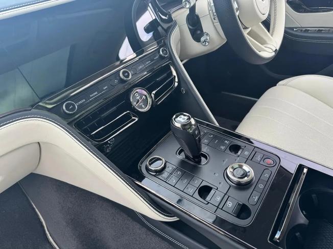 BENTLEY Flying Spur Photo 19