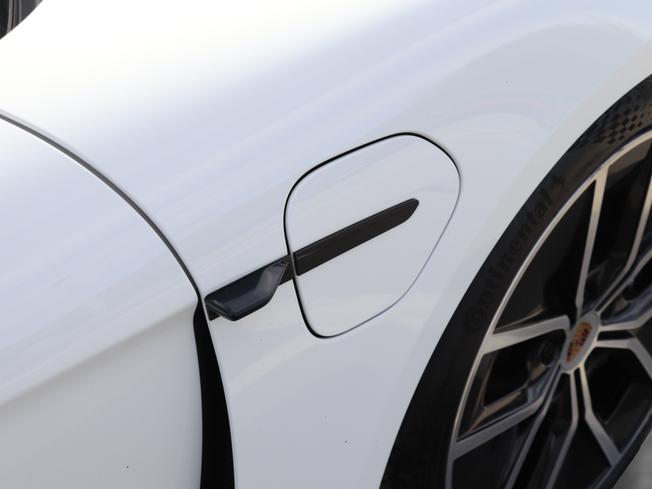 PORSCHE Taycan Photo 33