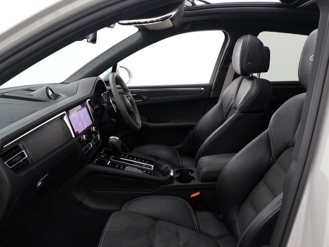 Porsche Macan Photo 31