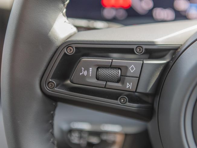 PORSCHE Taycan Photo 14