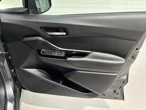 Toyota C-HR Photo fec31317-ed69-4844-bc6f-30a2e9677015.jpeg