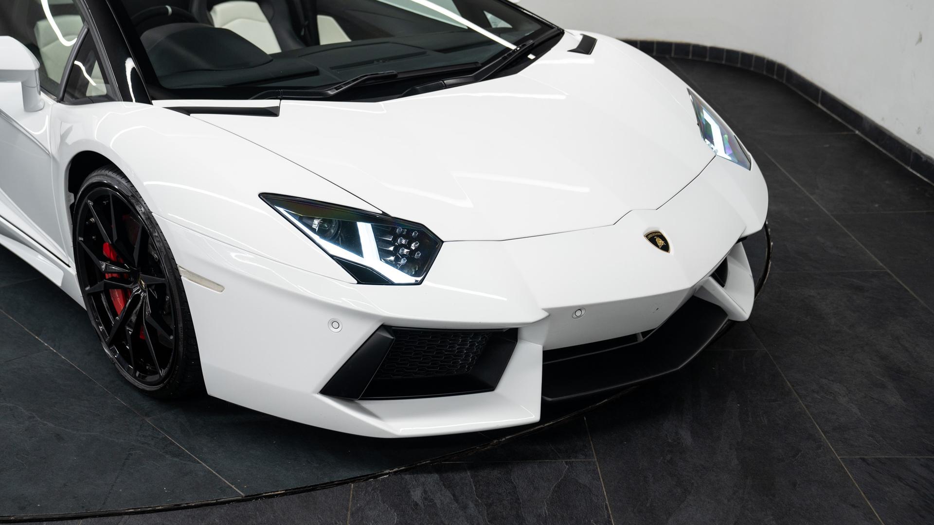 LAMBORGHINI Aventador Photo fec8a225-9d9b-4ac7-bd35-47a7e85e2348.jpg