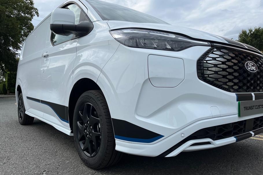 Used Ford E-TRANSIT CUSTOM CUSTOMSPORT1 17