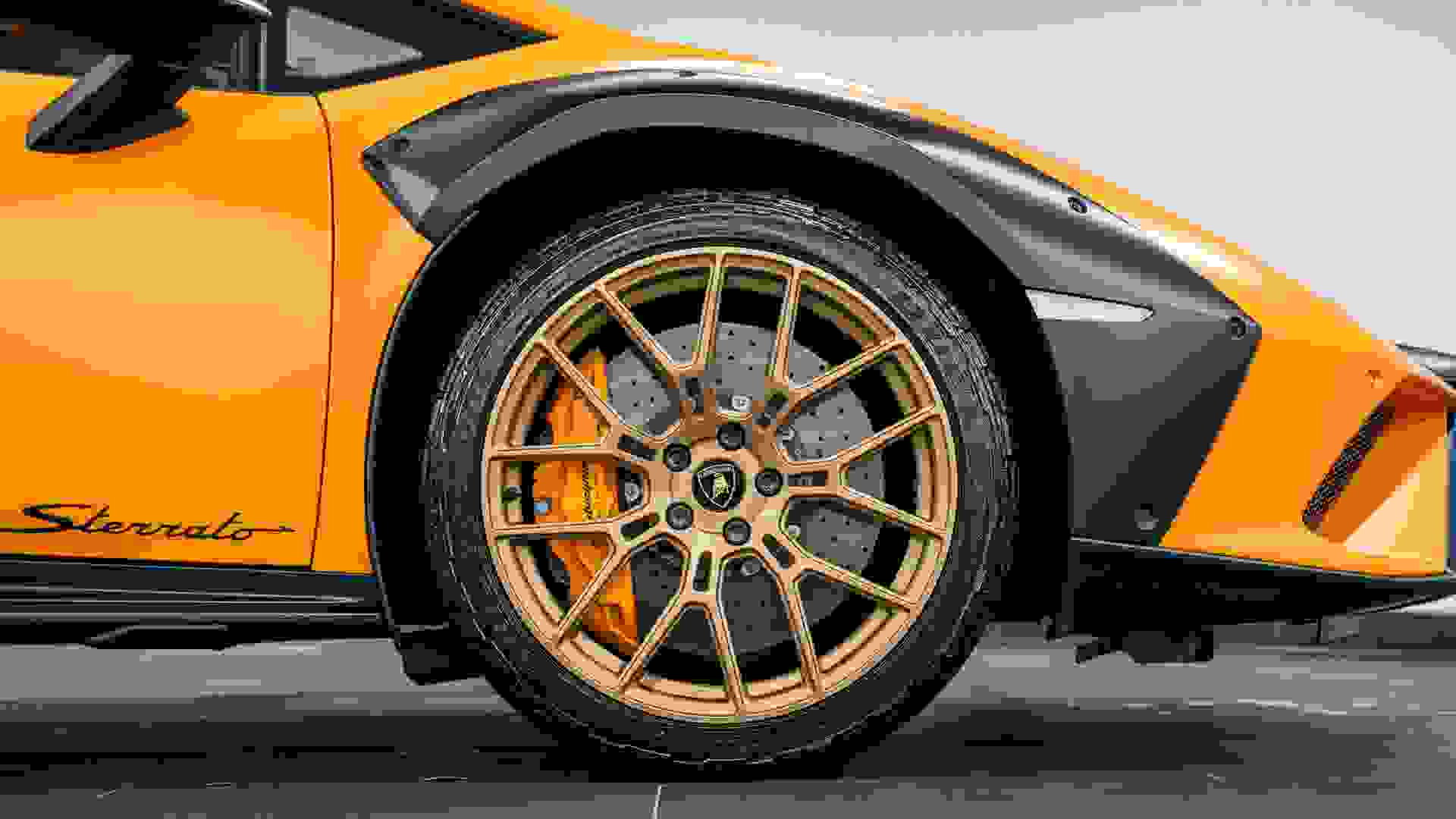 Lamborghini HURACAN Photo fecac327-99db-4016-bd3d-fd0659a56975.jpg