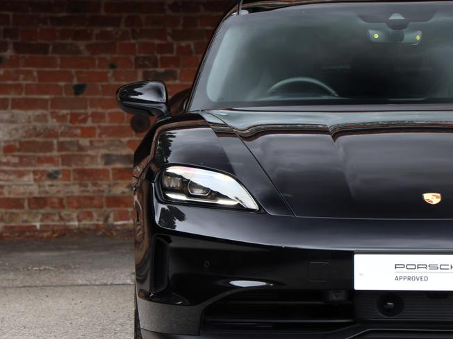 PORSCHE Taycan Photo 7