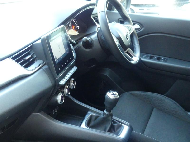 Renault Captur Photo feda2ba8-19cc-48e9-bc56-f2f0f9df7ee5.jpg