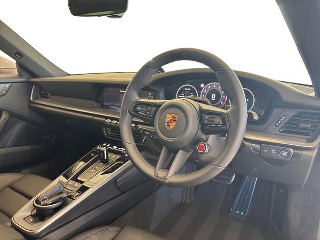 PORSCHE 911 Photo 10