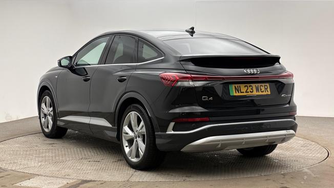 AUDI Q4 e-tron Photo 9