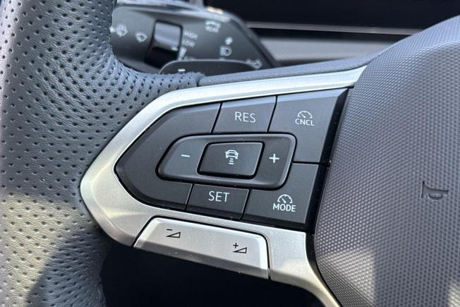 VOLKSWAGEN Tiguan Photo 26