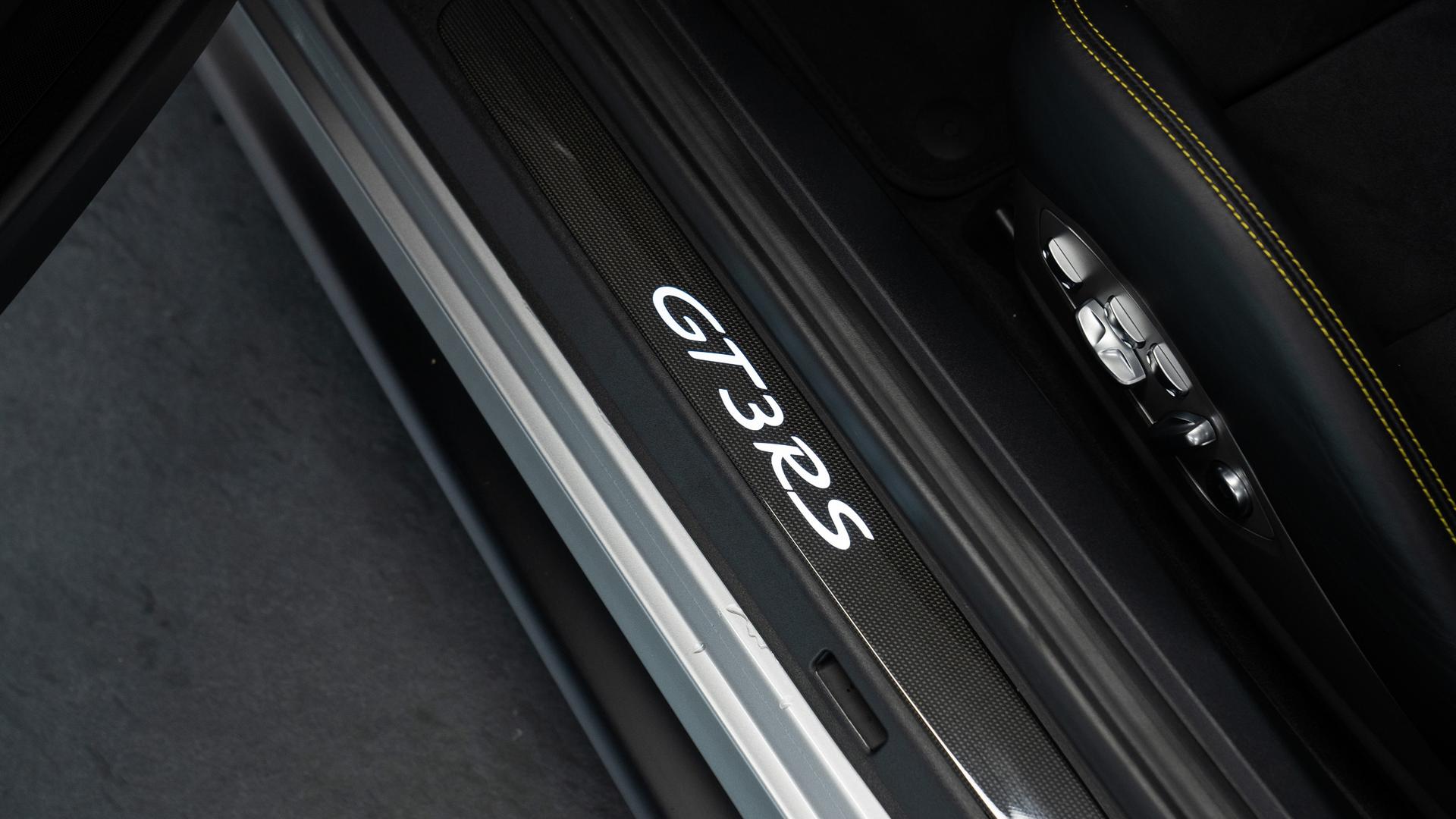 Porsche 911 Photo ff04069b-f01d-4081-a4a6-11bc543b4cc6.jpg