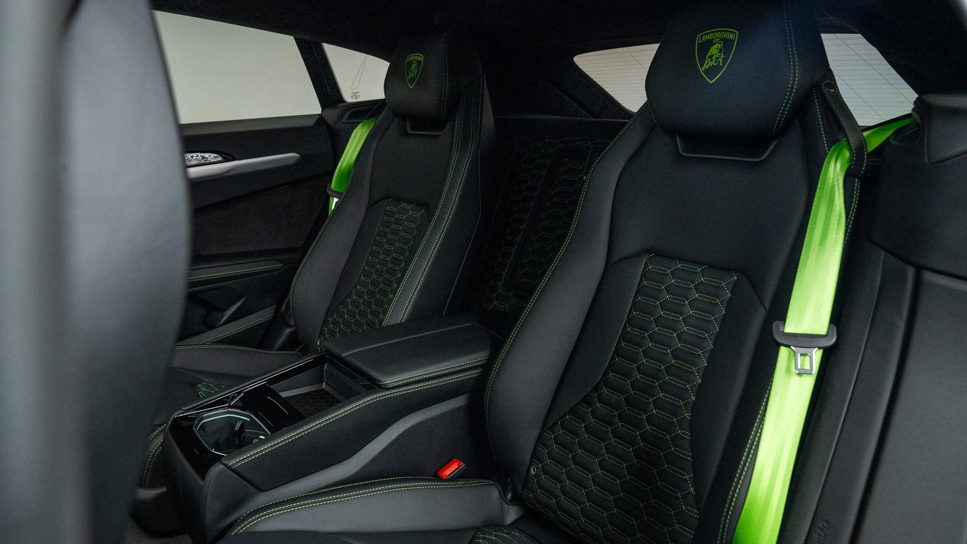 LAMBORGHINI Urus Photo ff14731b-54d3-4632-b968-c63ebae30d9c.jpg
