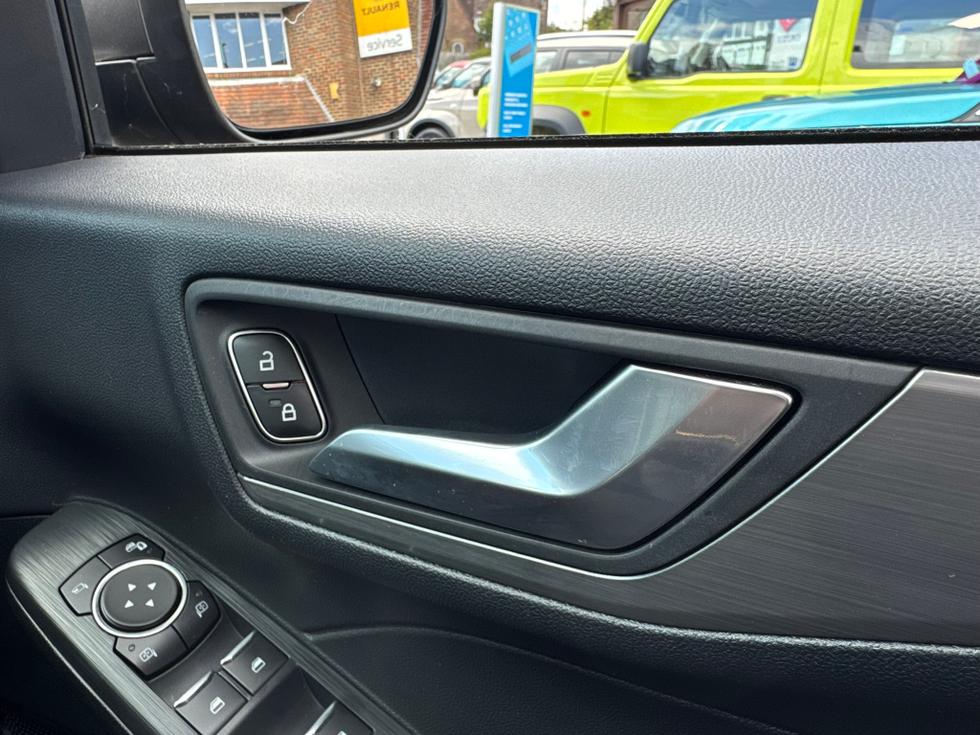 Ford Kuga Photo ff35d939-b7f4-47cd-9e0f-2b76e5c0571f.JPEG