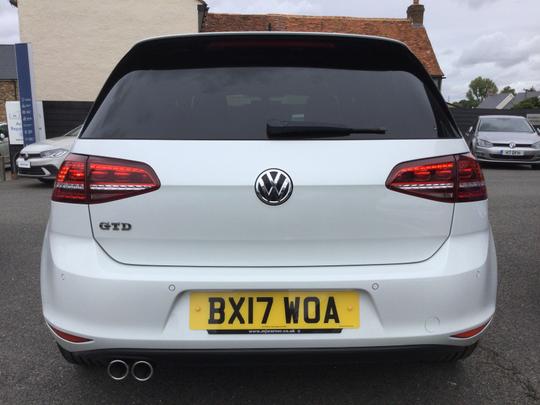 Volkswagen Golf Photo ff426af8-570d-4fea-9212-614976bfd1d8.jpg