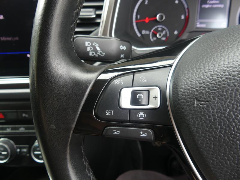 Volkswagen T-Roc Photo ff700f7c-cf6c-4858-9631-a486e04215f5.jpg