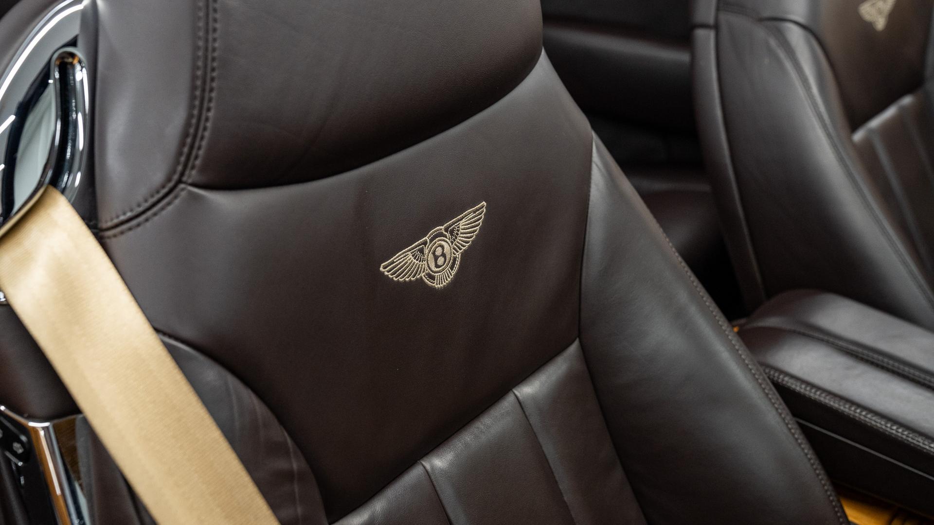 Bentley Azure Photo ff74de0d-d6df-46b3-bbf6-c34de2de6c8a.jpg