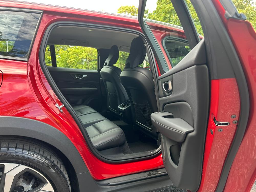 Used Volvo V60 Cross Country YM23KNX 26