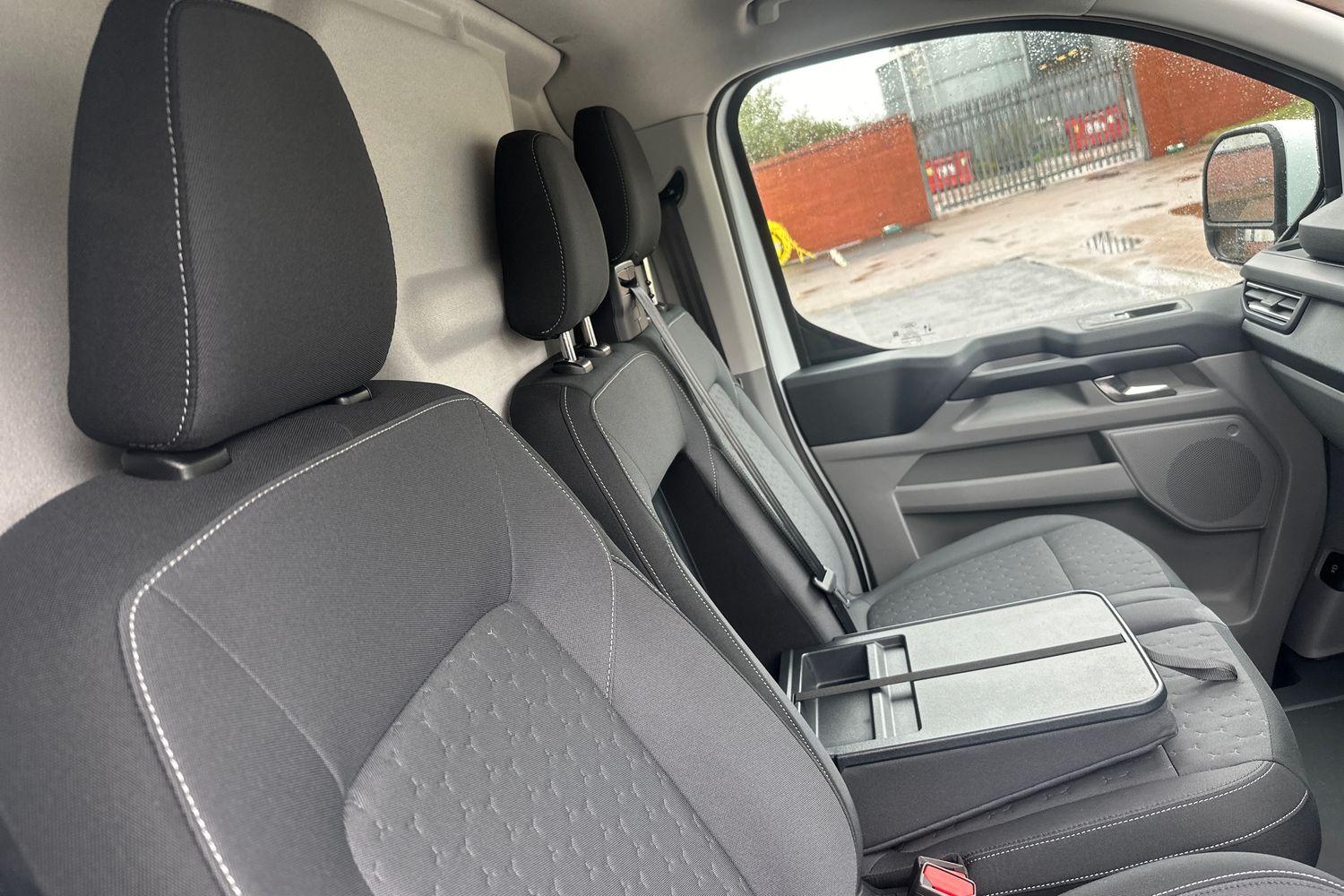 Ford TRANSIT CUSTOM Photo 28