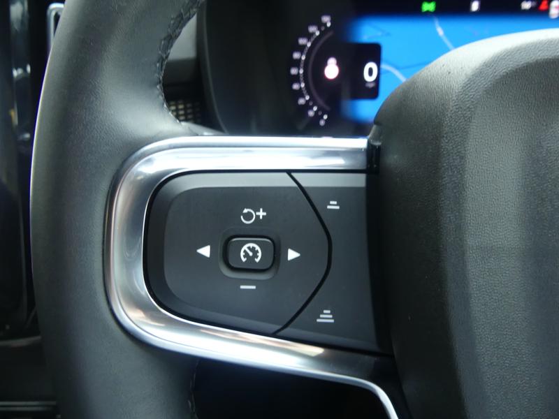 Volvo XC40 Photo ff8fa35a-b92a-44a7-b429-baac06b82351.jpg