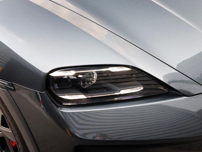 Porsche Taycan Photo 32