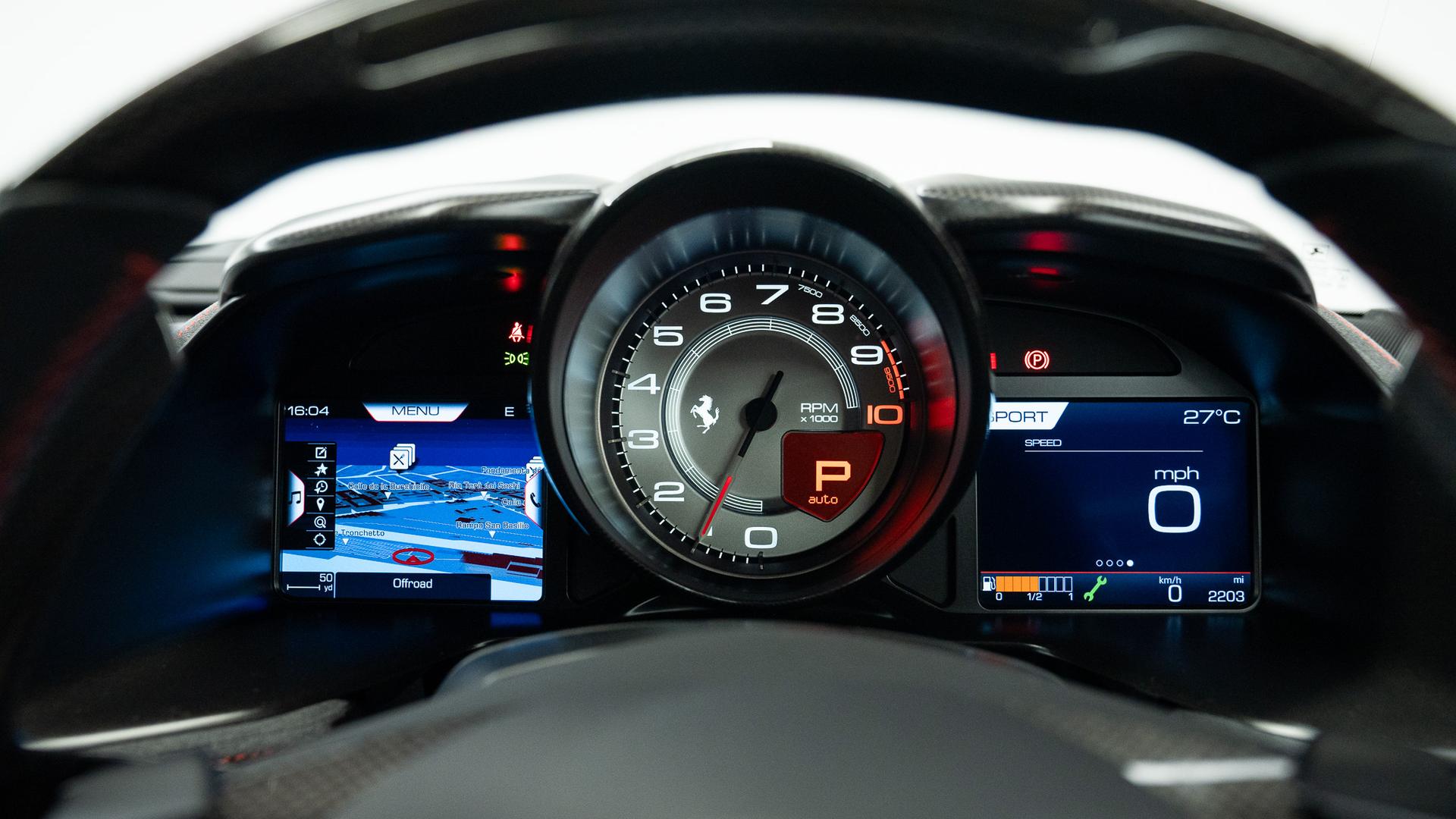 Ferrari 812 Photo ff908df3-b006-45df-8c24-b0377a1d5030.jpg