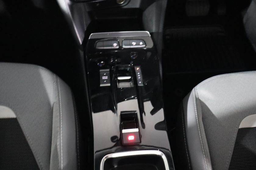 Vauxhall Mokka Electric Photo ffa40e7c-c693-415c-b130-76616d4d1fea.jpg