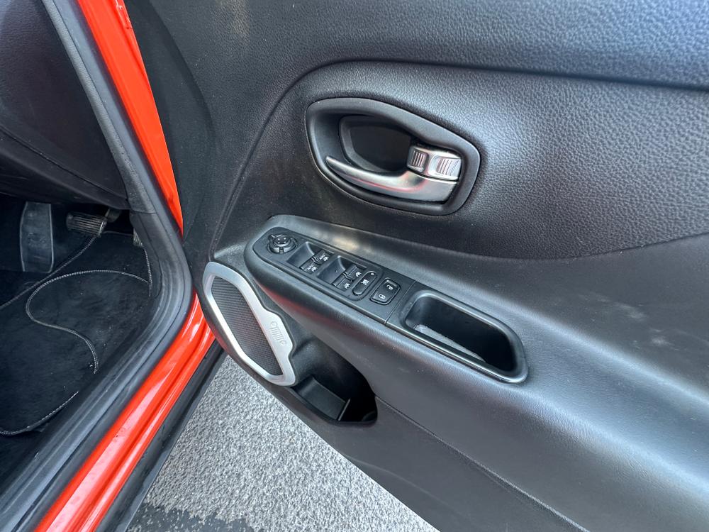 Used Jeep Renegade LW17YWJ 26