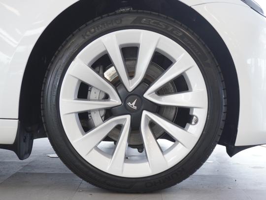TESLA Model 3 Photo ffc55508-2f20-458f-9fc9-3d34b308580f.jpg