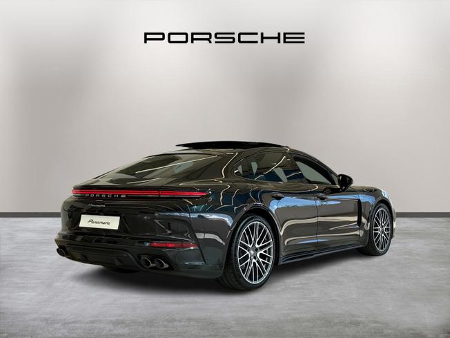 PORSCHE Panamera Photo 3