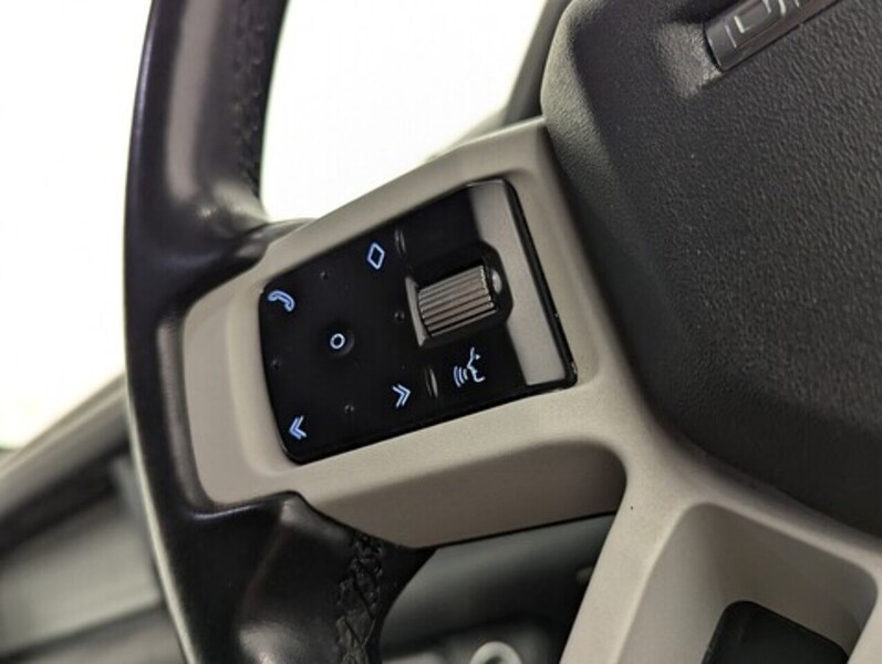 Land Rover Defender 110 Photo freshmotors-00ee738a2219c6193bafa0aad3919f0dd1fe2ab0.jpg