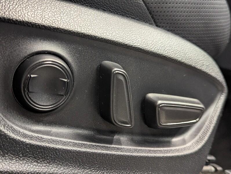 Toyota C-HR Photo freshmotors-032e984d6fe15a246fc9e01c2a466cfefcad8e09.jpg