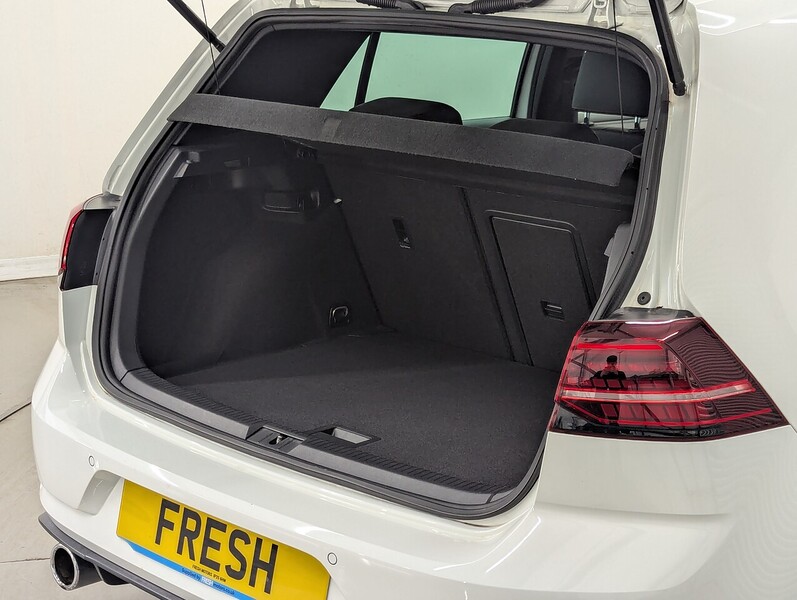 Volkswagen Golf Photo freshmotors-2ec1d277af1a90e12ebd861258cd12ae092d01d8.jpg