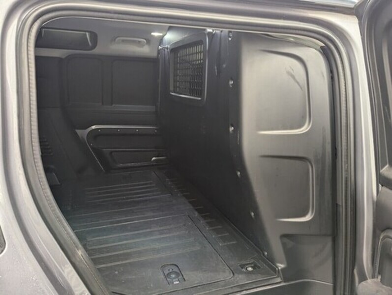 Land Rover Defender 110 Photo freshmotors-334ce835409f0b31e49dcde9193c19527c001bc5.jpg