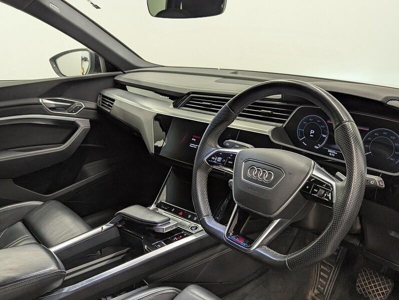Audi e-tron Photo freshmotors-36e64071acb221542ec26e8d6ec81527b586a096.jpg