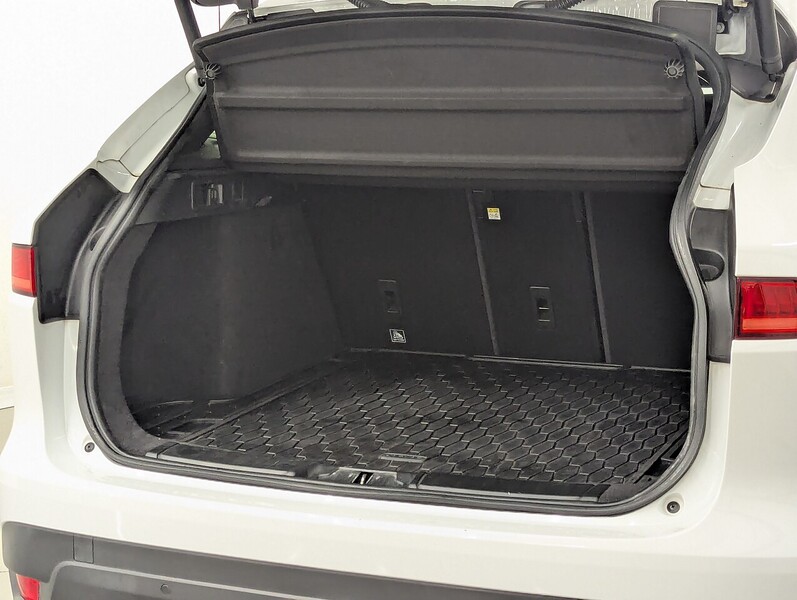 Jaguar F-PACE Photo freshmotors-39cf1419515022f96d256f3d5af0893e7ee7106a.jpg