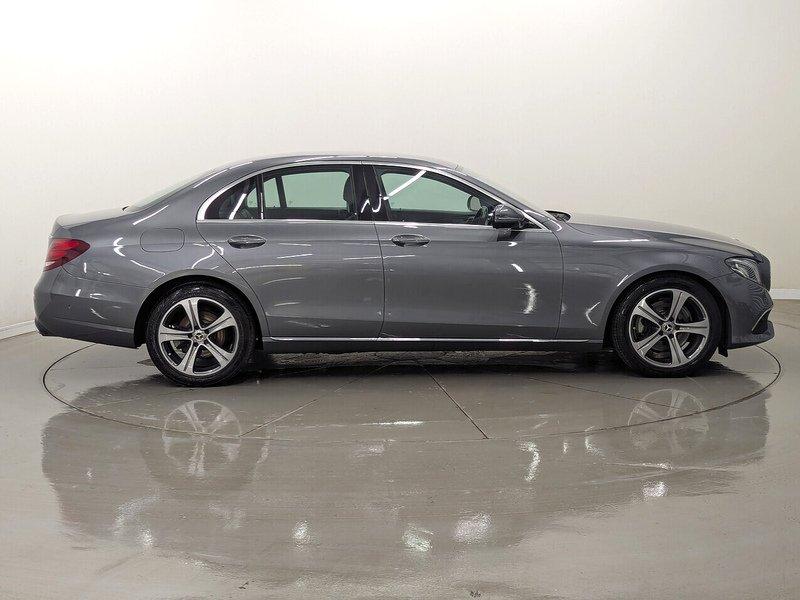 Mercedes-Benz E Class Photo freshmotors-51baf304df04f22f7dee2cb7727fcb777c6a93ae.jpg