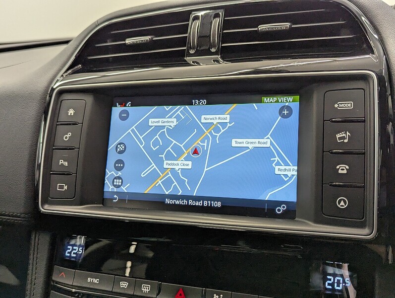 Jaguar F-PACE Photo freshmotors-633a4dc19b862582b3b2c7d21f01364f8ea9d6b6.jpg