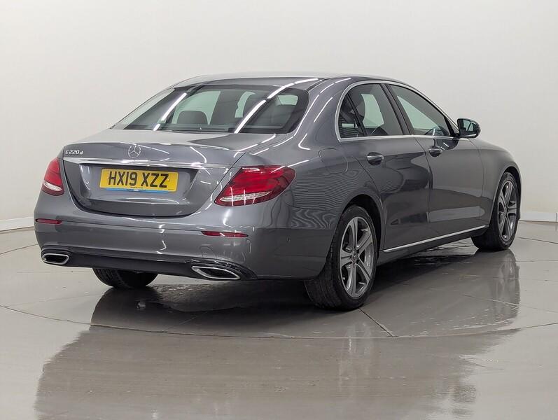 Mercedes-Benz E Class Photo freshmotors-6fabb6a0717b1af244118be69dac7d938db274fd.jpg