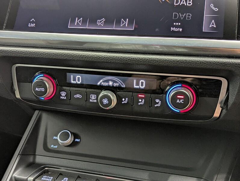 Audi Q3 Photo freshmotors-79c5953901a0253e6c2dc4d18ac973af26a4bf7f.jpg