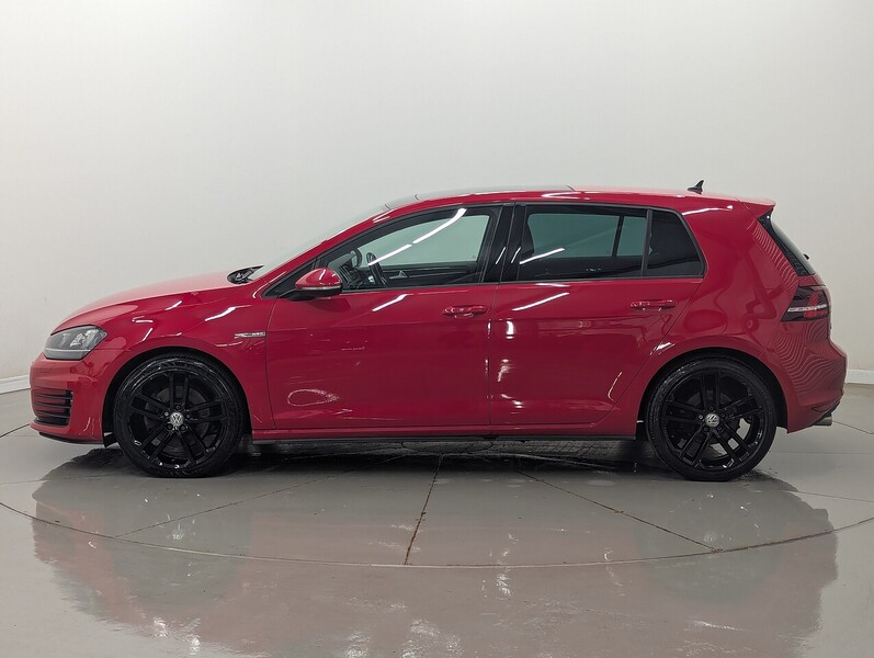 Volkswagen Golf Photo freshmotors-81dcbad6aaf97ba885880dbf35694f61b55b4ab8.jpg