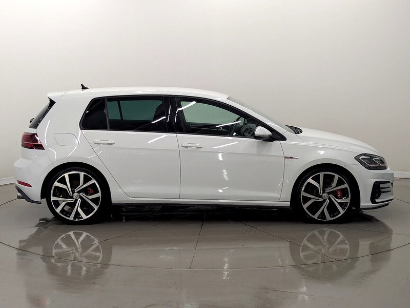 Volkswagen Golf Photo freshmotors-8b23a0b144a998d38602efce65fe4b81a77d2e6e.jpg