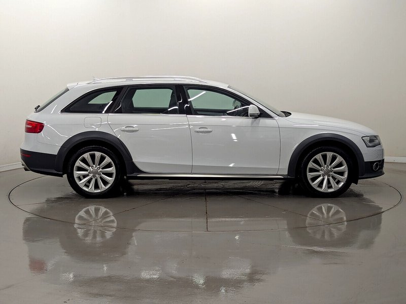 Audi A4 Photo freshmotors-8b33ad14a58dac329e4b85b448eec74a47cb44e5.jpg