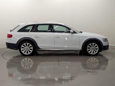 Audi A4 Photo freshmotors-8b33ad14a58dac329e4b85b448eec74a47cb44e5.jpg