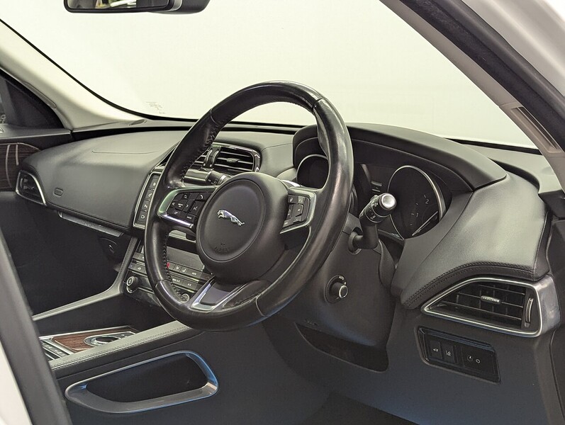 Jaguar F-PACE Photo freshmotors-8f6b6684a72832cf76d00967936fa04dd9177b6d.jpg
