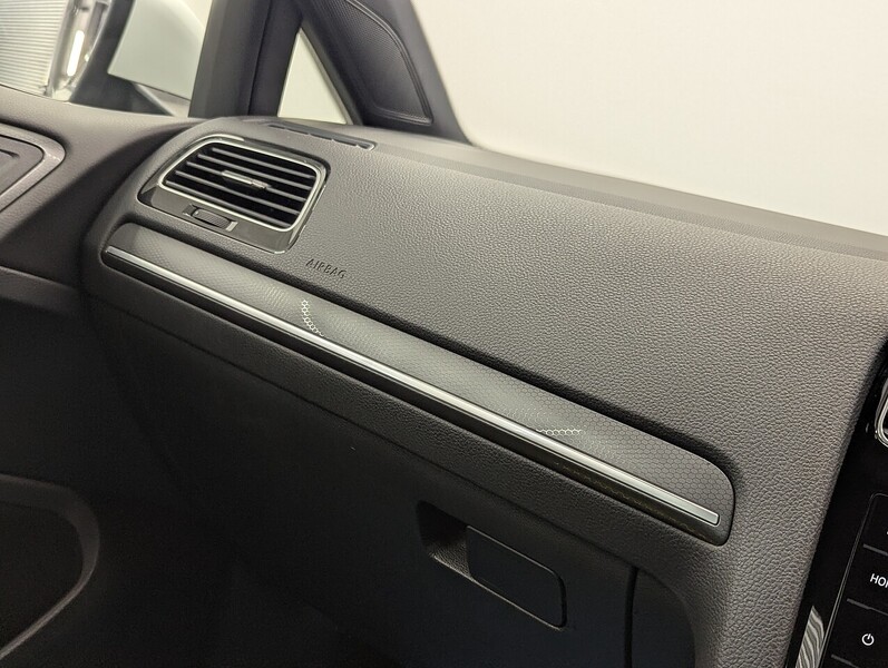 Volkswagen Golf Photo freshmotors-92197a4923d0b3586b783d2a474f6bf35e41740a.jpg