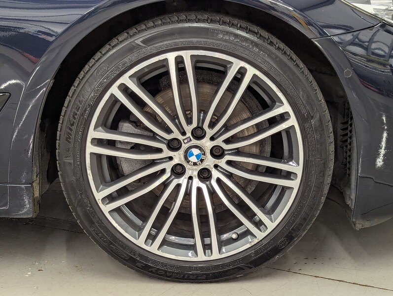 BMW 5 Series Photo freshmotors-99f038639327d3cecf7736cf09272f9aad49a97a.jpg