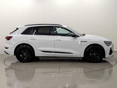 Audi e-tron Photo freshmotors-aea53b54a8118e6fc2f68ea79558c8d8104ab8c4.jpg