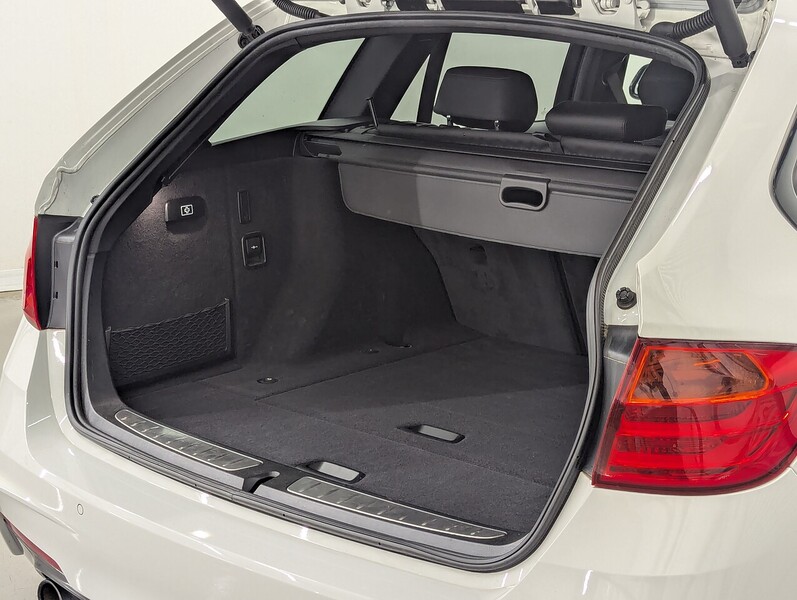 BMW 3 Series Photo freshmotors-b8288ca3cd1c45f235e79eacf7dc3a519c713d13.jpg