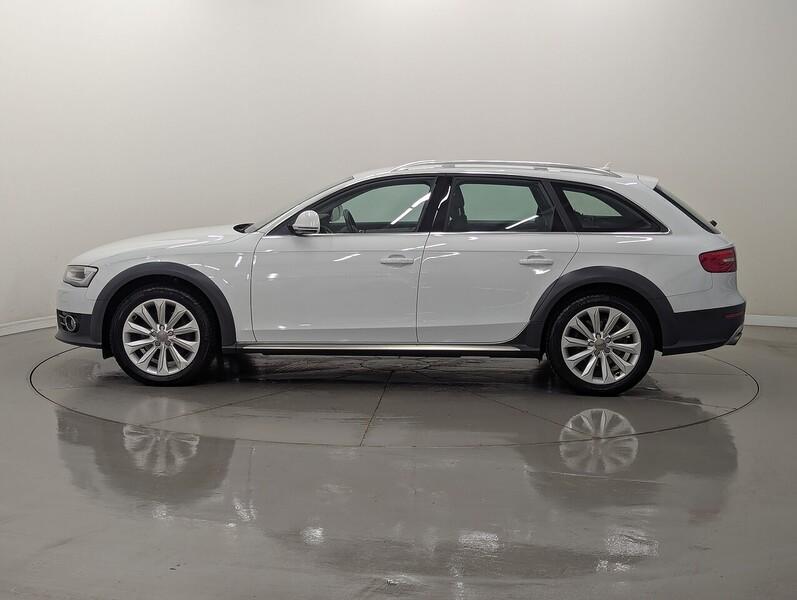 Audi A4 Photo freshmotors-cfd2d548fa3fa13efc3d35e8b18d83b3dd1f80bb.jpg